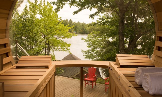 Panoramic barrel lounge benches in Divine Sauna